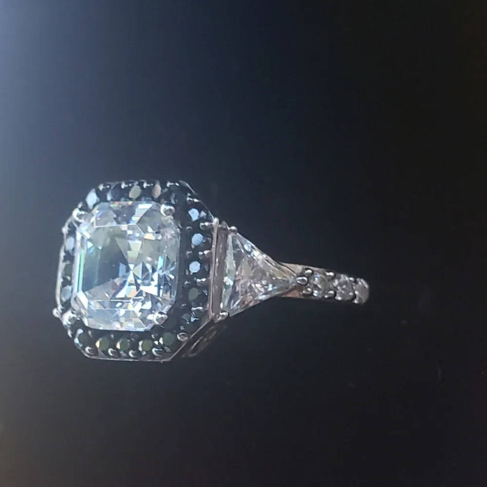 DIAMONIQUE ASSCHER RING - Picture 2 of 9